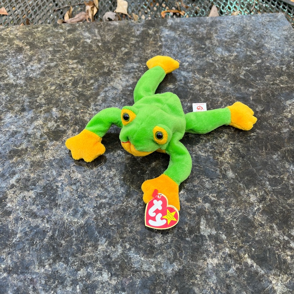 Retired Ty Beanie Babie Smoochy Frog with tag Errors 1997 PVC Pellets